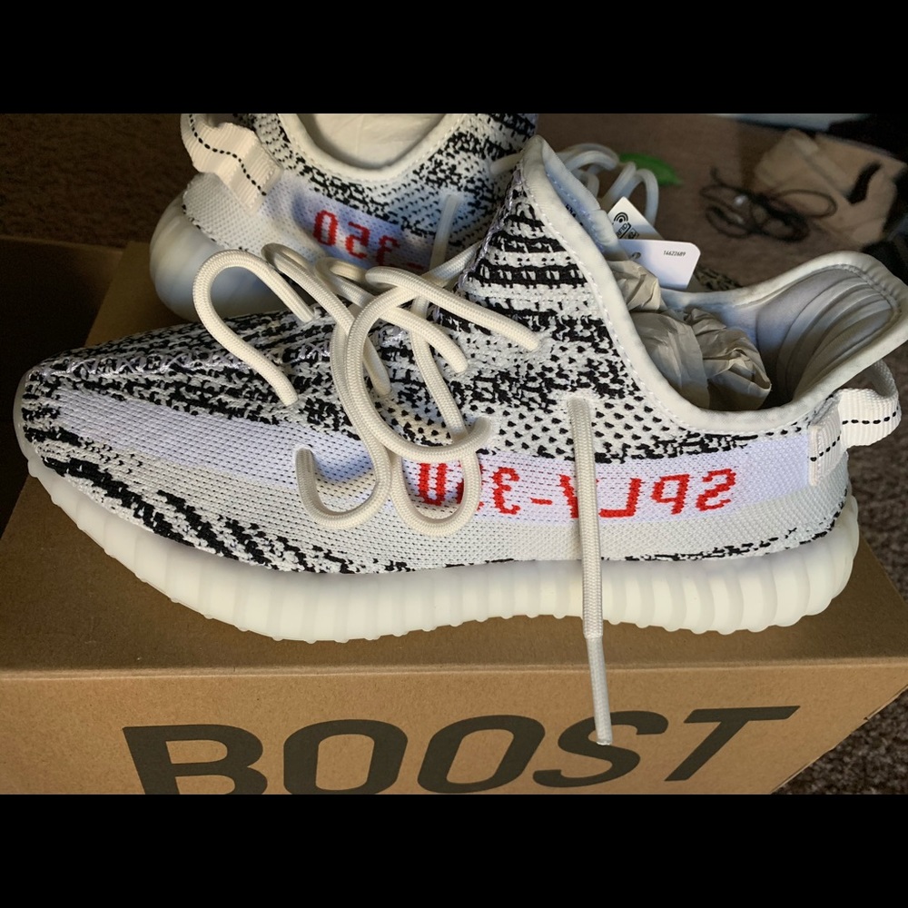 YEEZY boost 350 V2 Zebra size 8 NWT never worn